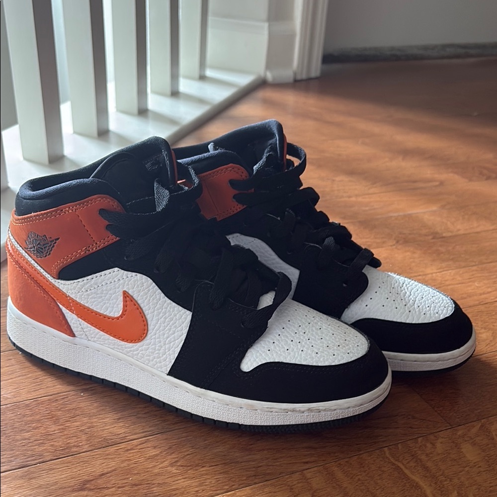 Nike Black and Orange Sneakers Mid-Top